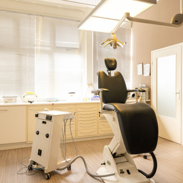 Behandelruimte tandarts breda