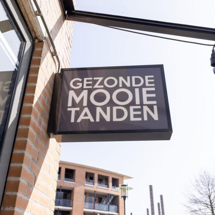 Gezonde mooie tanden straat reclame uithangsbord