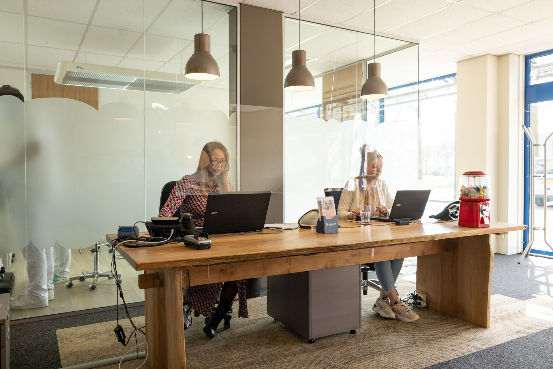 Service balie aan het werk Gezonde Mooie Tanden Breda